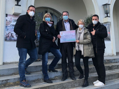 Schecküberreichung der Bürgermeisterin an den Freundeskreis