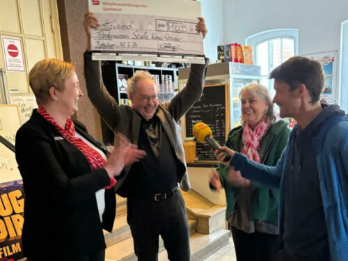 Übergabe Gewinn "Vereint für Vereine" der Mittelbrandenburgischen Sparkasse an Inge und Christian