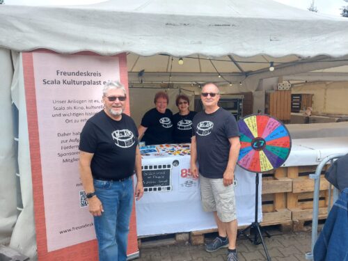 Richi, Britta, Manu und Jens am Infostand