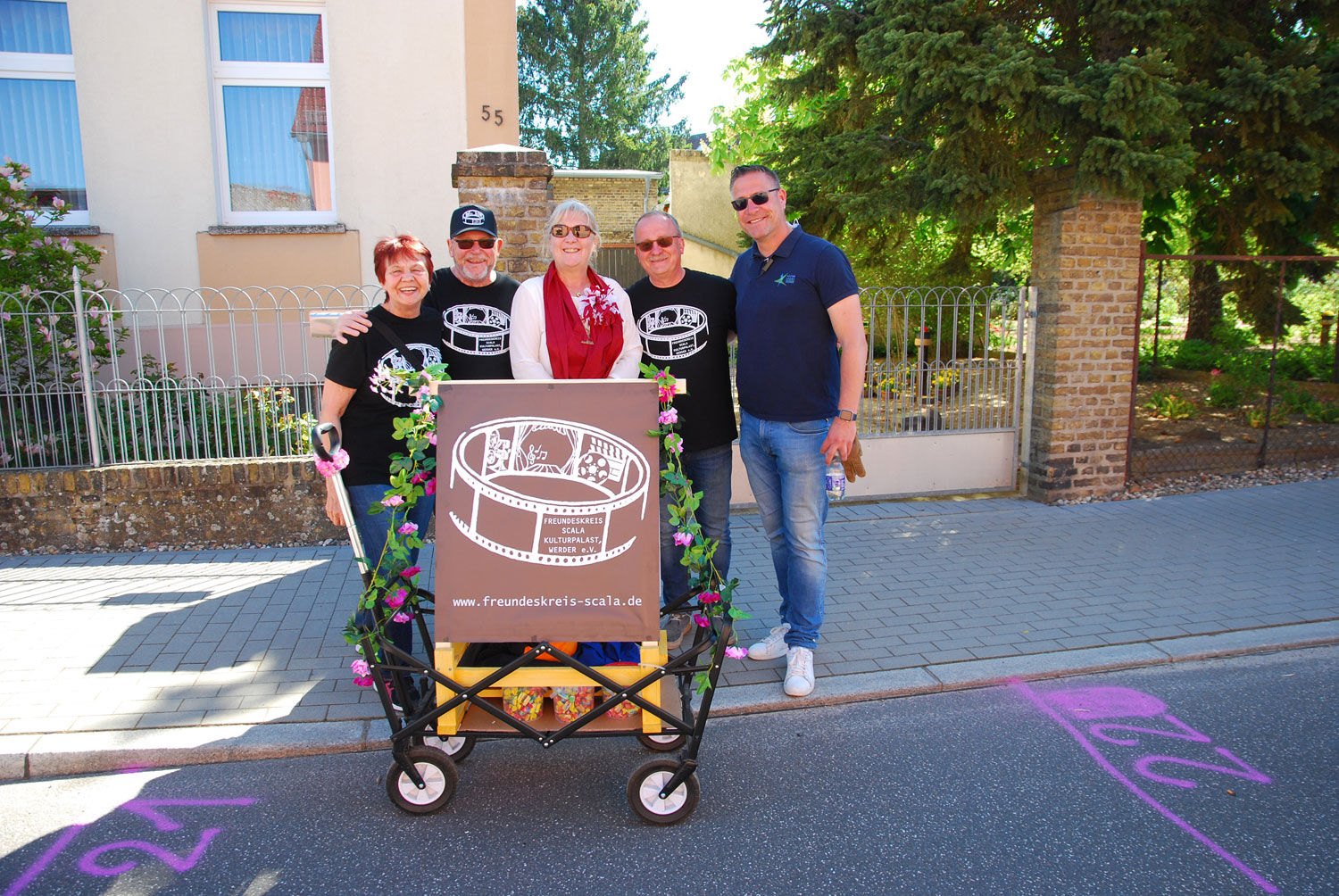 Manu, Richi, Bürgermeisterin Manuela Saß, Jens und Stefan Marten