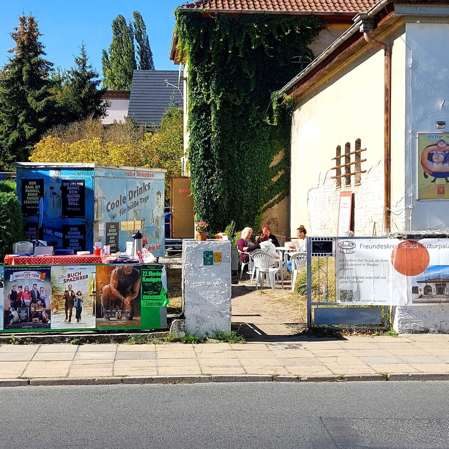 Seiteneingang beim Fahrradsonntag am Scala