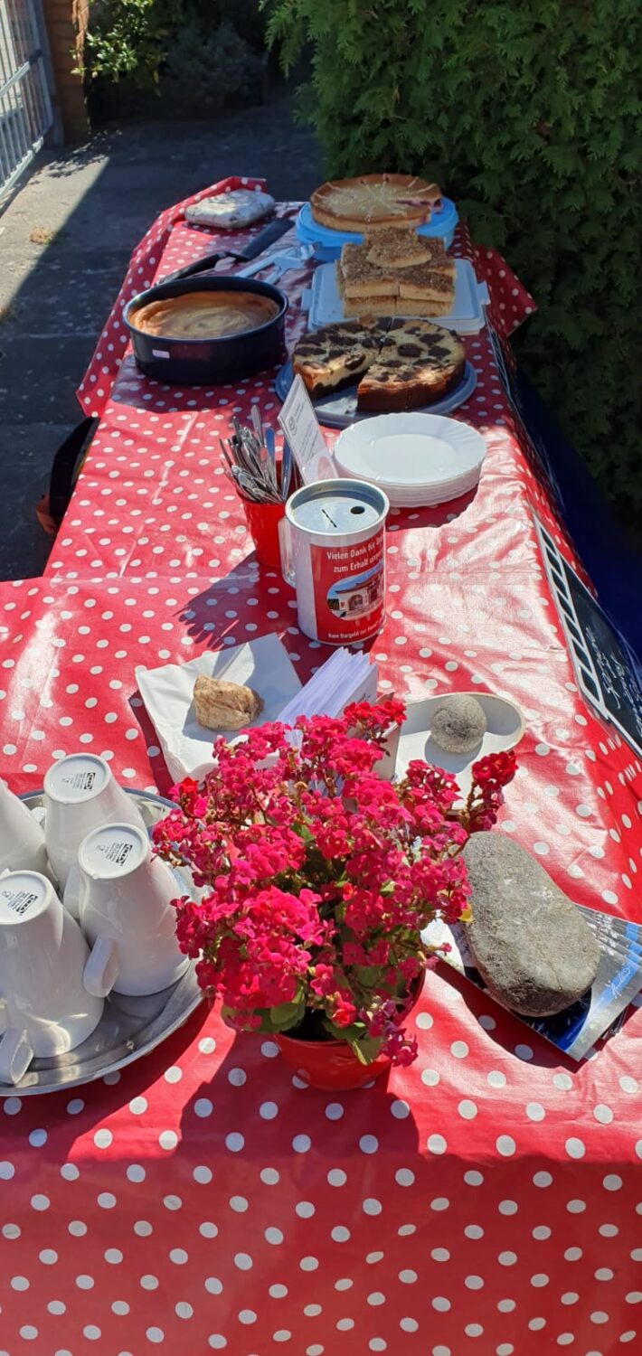 Der Kuchenstand beim Fahrradsonntag im Scala