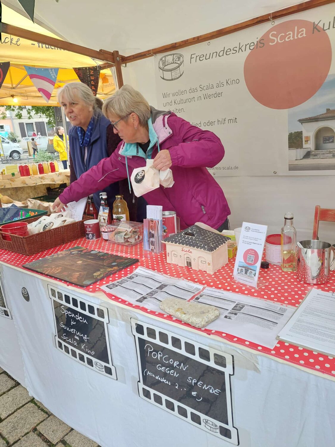 Am Stand bei der Veranstaltung "FestEssen"