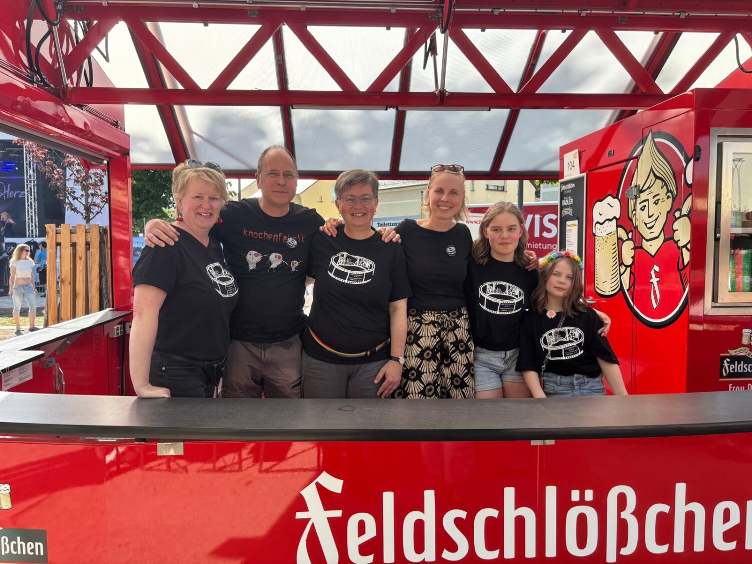 Helfergruppe mit Carmen, Henk, Haike, Nadine, Hannah und Thea