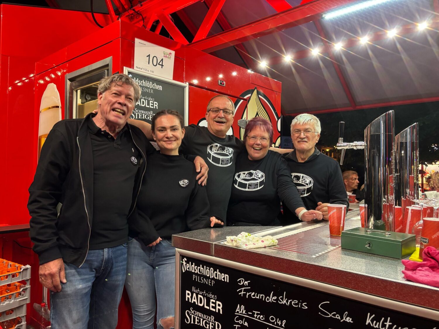 Jürgen, Yvonne, Jens, Britta und Jürgen bei der Spätschicht