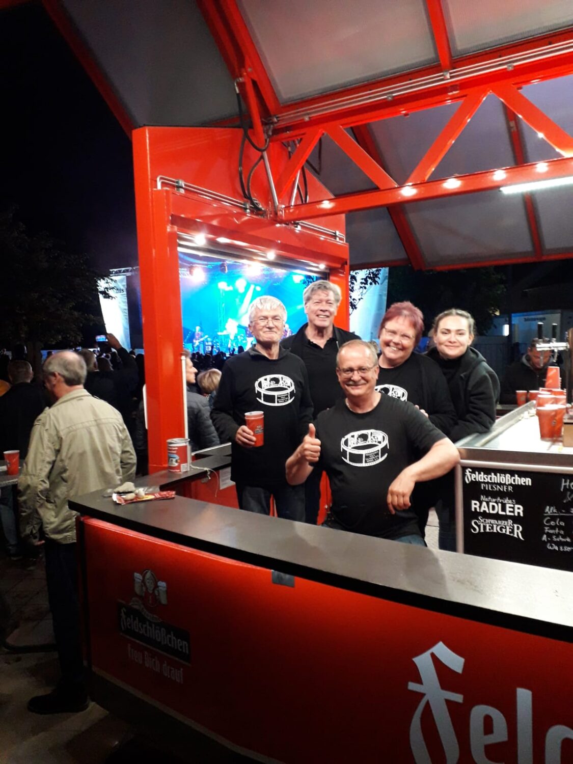 Jürgen, Jürgen T., Jens, Britta und Yvonne haben Spaß