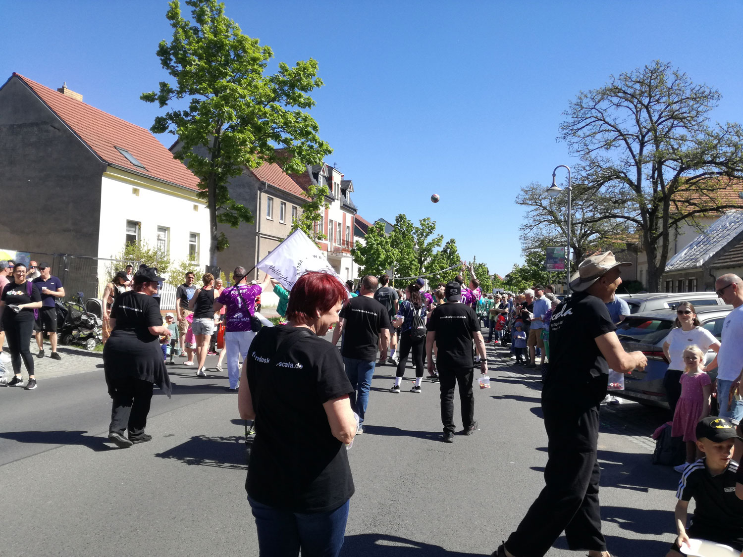 Britta, Manu, Jens, Richi und Olaf beim Umzug