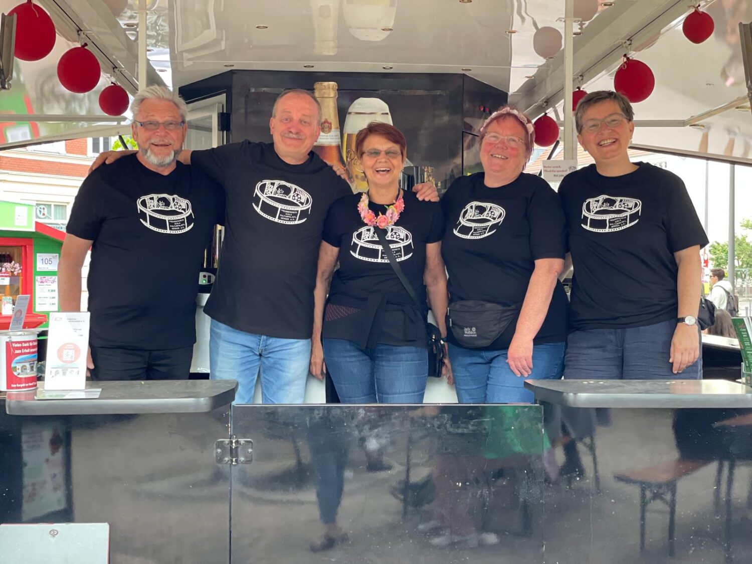 Richie, Jens, Manu, Britta und Haike als Helfende am 5. Mai 2024 nachmittags