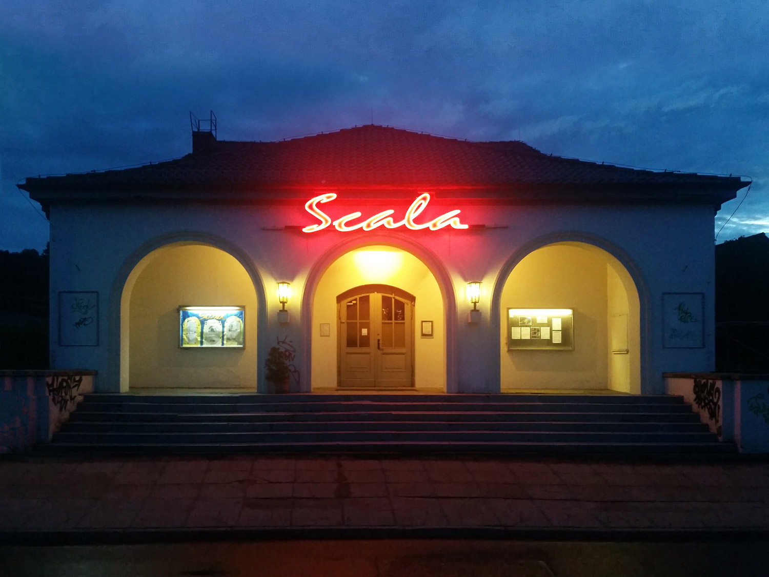 Scala Kulturpalast - Front am Abend