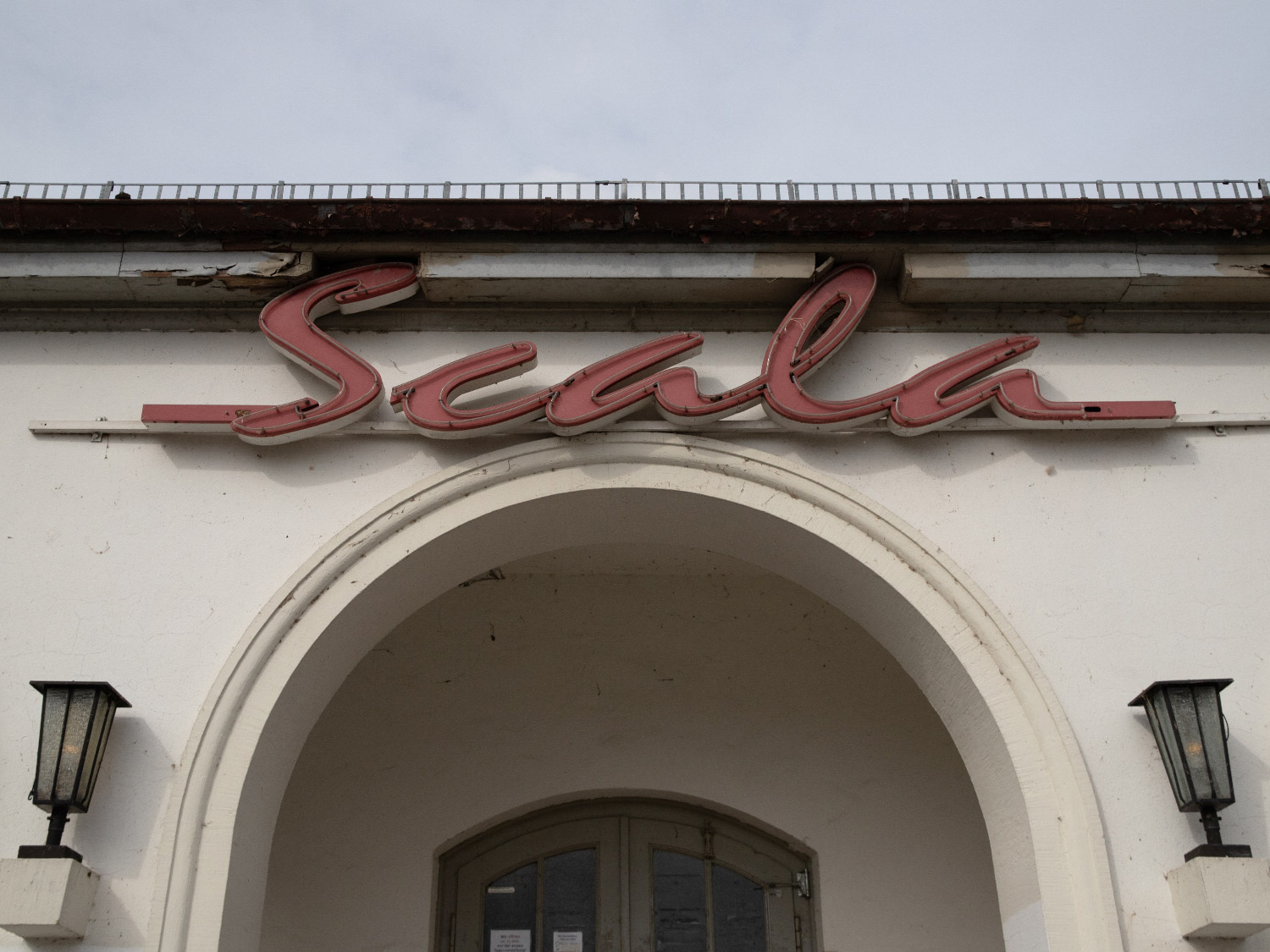 Scala Kulturpalast - Mittelarkade mit Schriftzug »Scala«