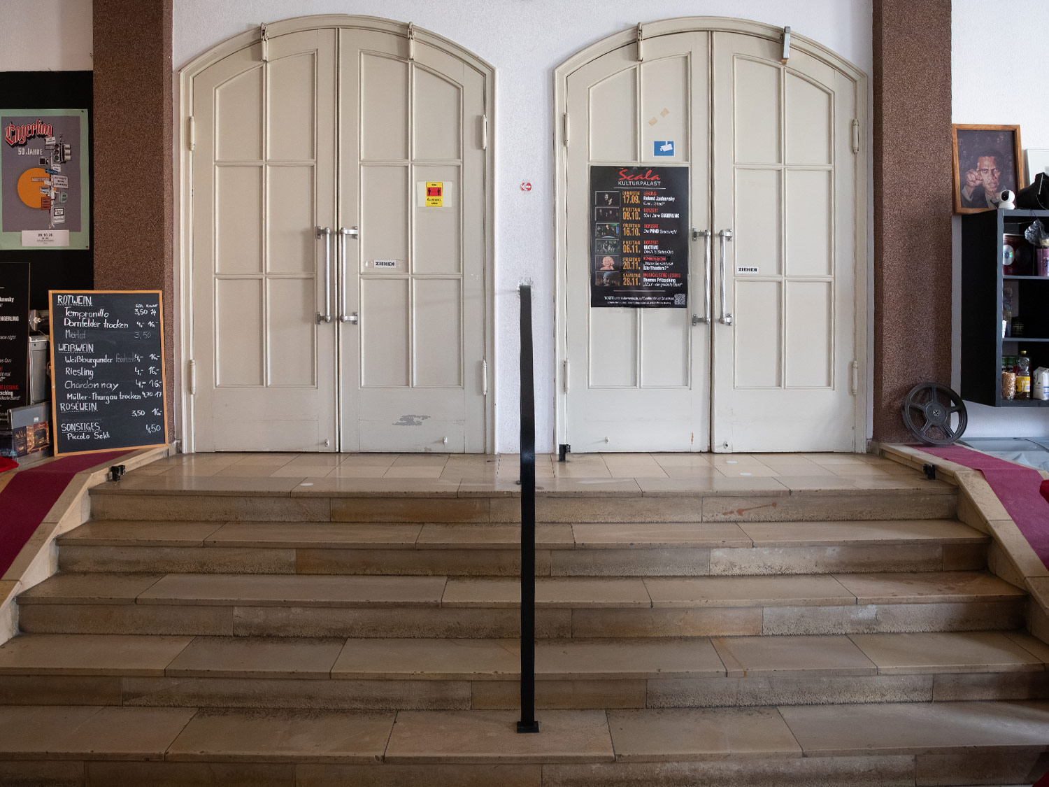 Scala Kulturpalast - Eingangstüren zum Saal